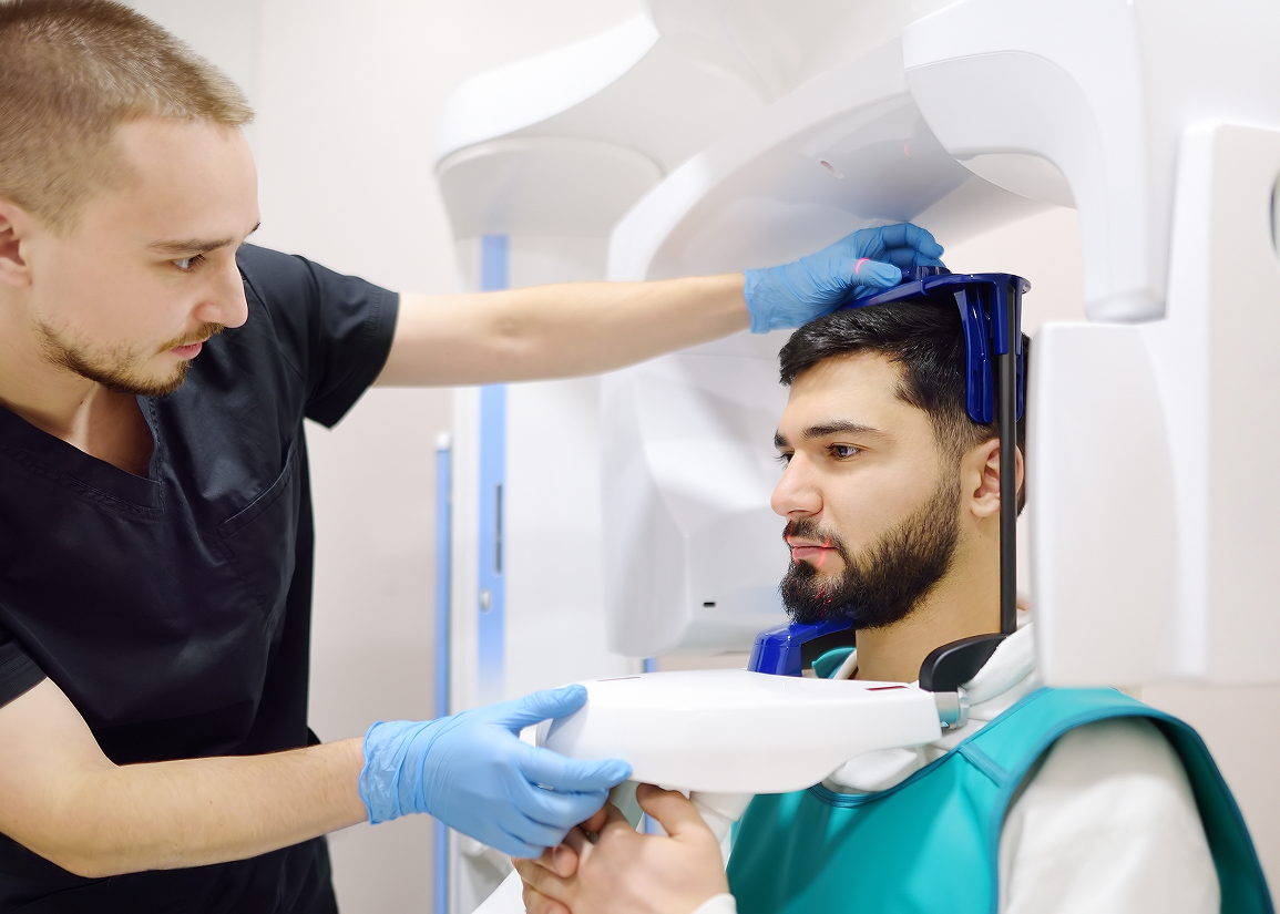 Comprehensive 2D panoramic dental X-ray of the entire mouth and jaw